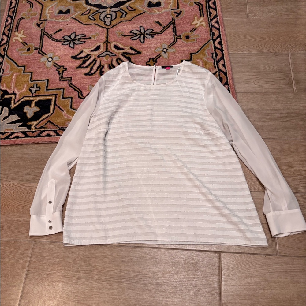 Vince Camuto White Top Size L